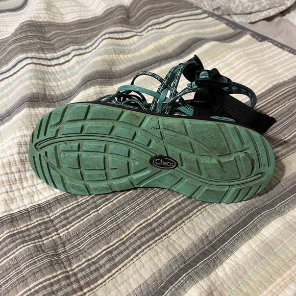 Chaco Women's Strappy Sandals in Green and Black. Size 9 - Picture 4 of 5